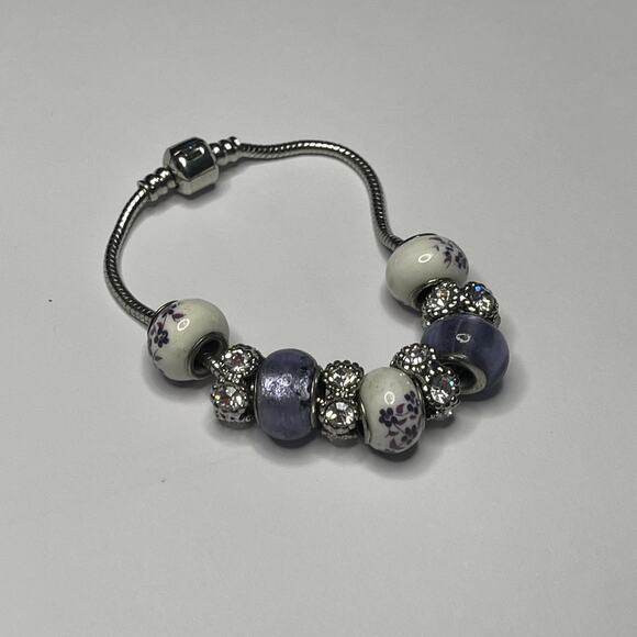 Silver tone bracelet beaded with easy on closure violet purple costume jewelry - Picture 8 of 10